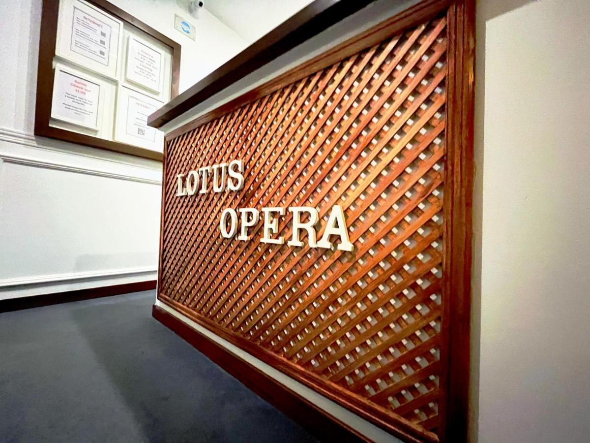 Lotus Opera House Hotel Madrid Bagian luar foto